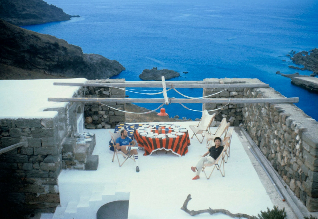 Upper deck without roof overlooking Cala Tramontana